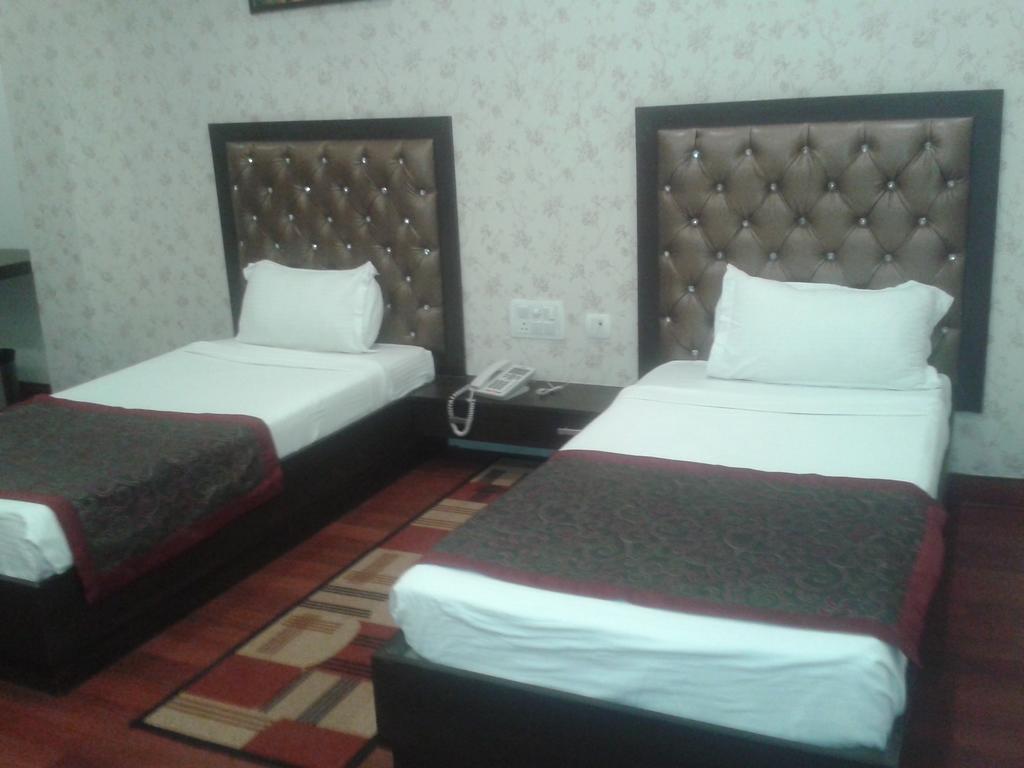Hotel Krishnam Vrindavan Room photo